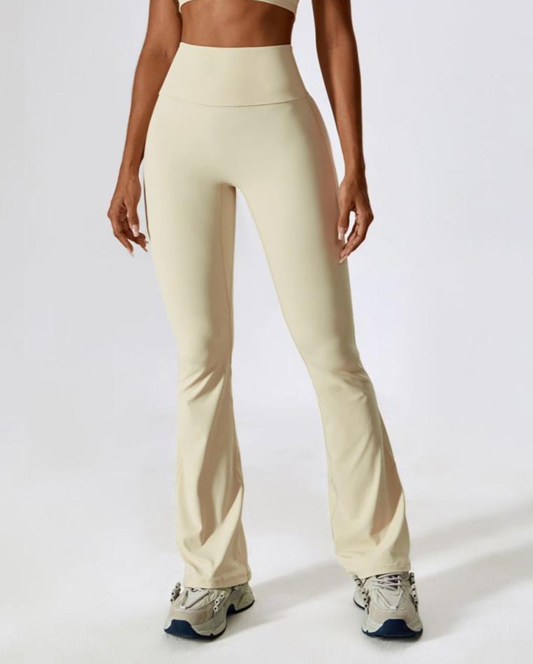 Platejančios tamprios kelnės